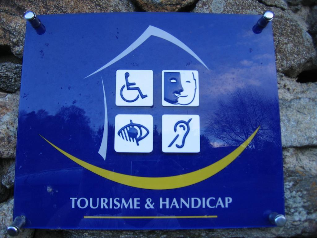 La Ferme Des Genets Bed & Breakfast Medeyrolles Екстериор снимка