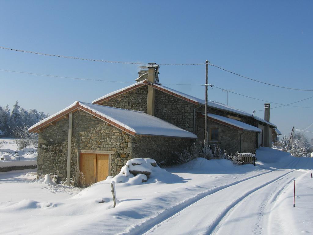 La Ferme Des Genets Bed & Breakfast Medeyrolles Екстериор снимка