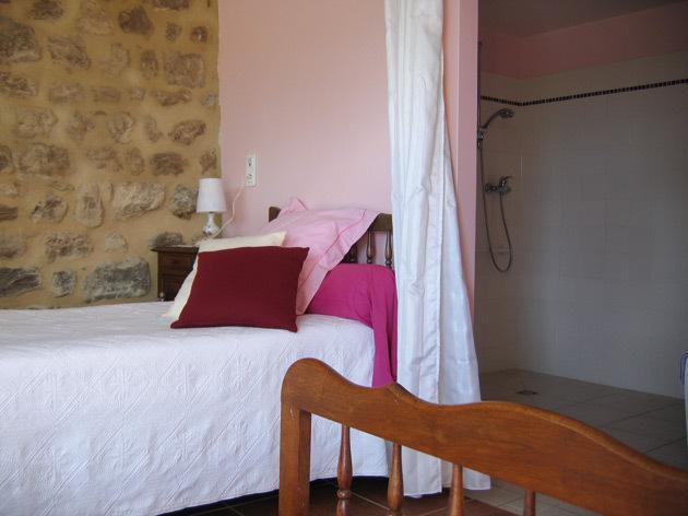 La Ferme Des Genets Bed & Breakfast Medeyrolles Стая снимка