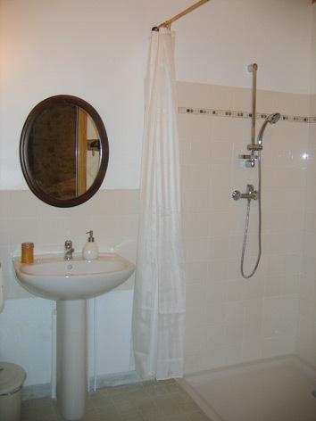 La Ferme Des Genets Bed & Breakfast Medeyrolles Екстериор снимка